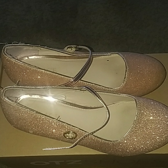 Gold Metallic Toe Shoes - Picture 2 of 3